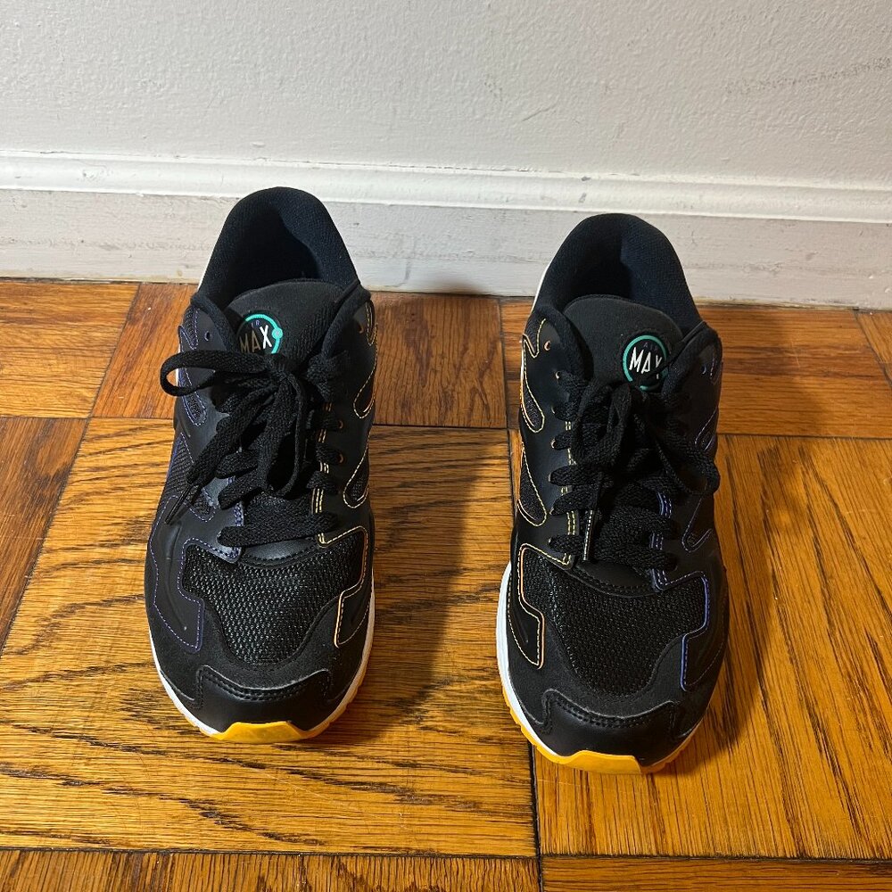 Nike Air Max2 Light Women’s Size 8.5 Sneaker, Black/White-Psychic Purple Noir/Bl